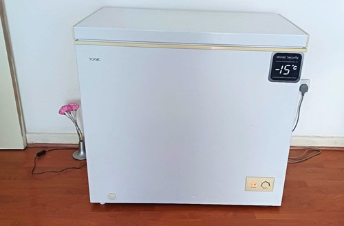 Logik white chest freezer - white,